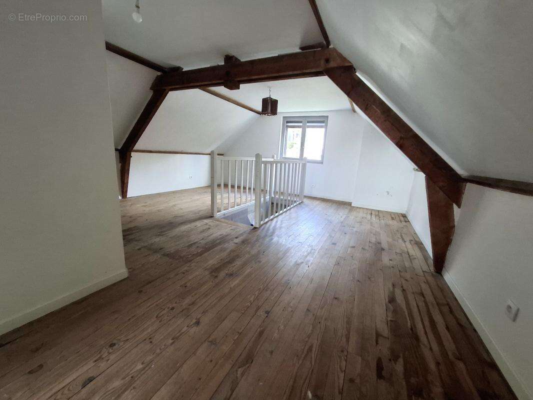 Maison à CUISE-LA-MOTTE