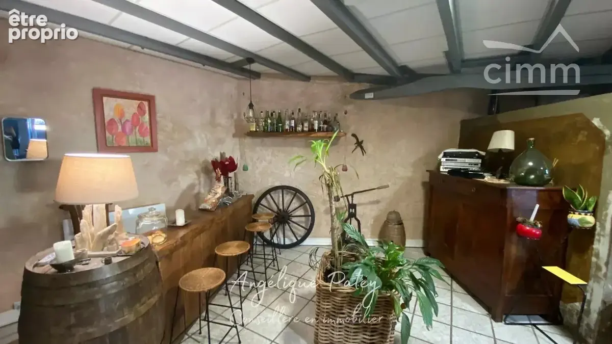 Maison de 230 m2- Dépendances, bureaux et terrain constructible - photo 5