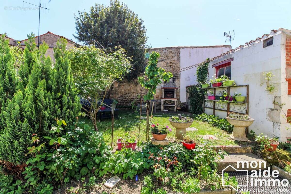 Maison à CIRE-D&#039;AUNIS