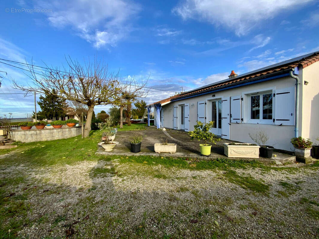 Maison à ALLAS-BOCAGE