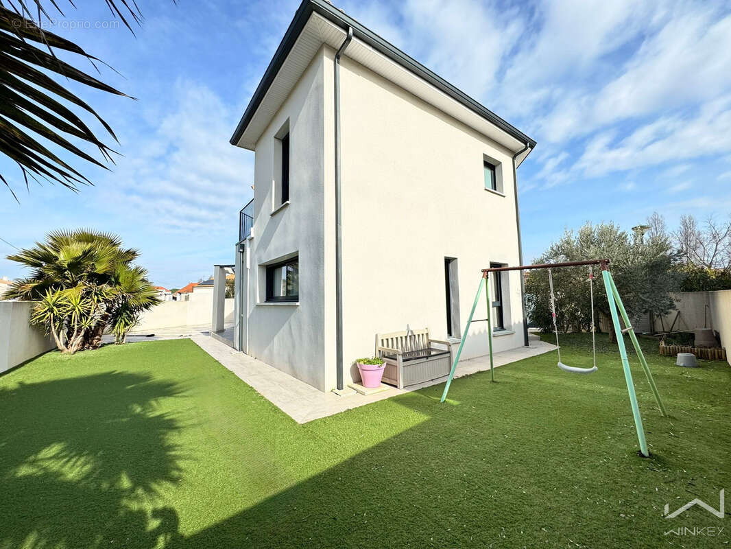 Maison à MONTELIMAR