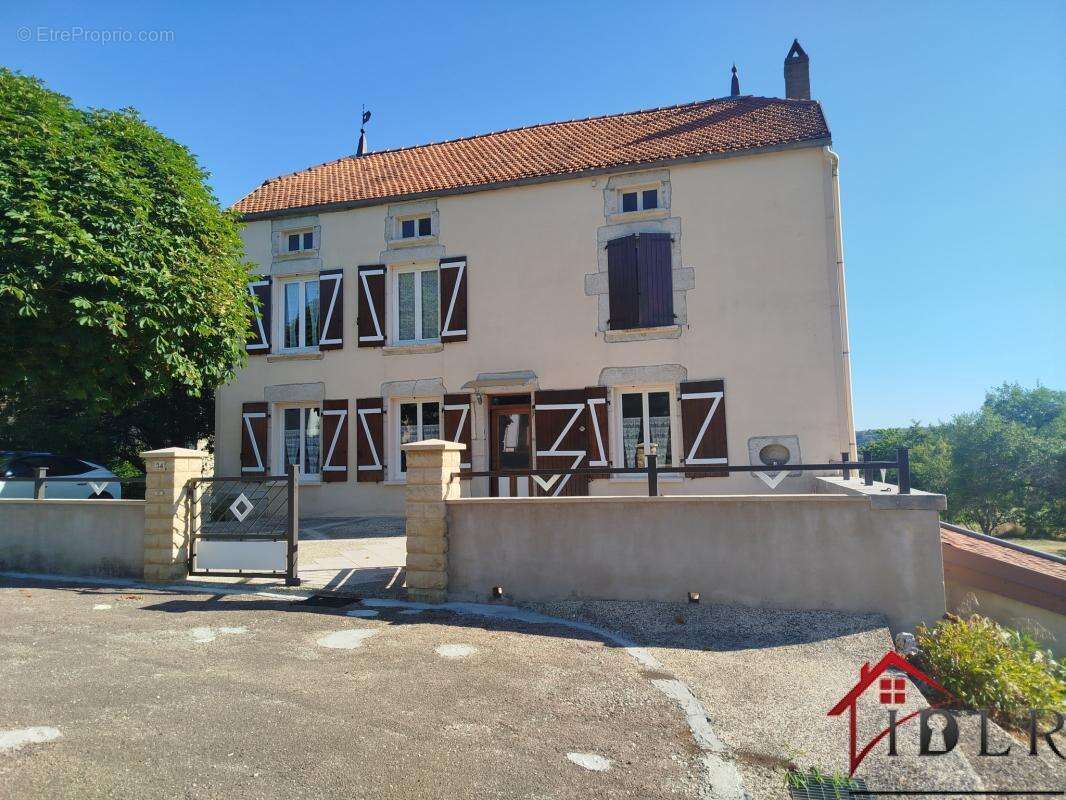 Maison en pierre non mitoyenne 220 m2 - 5 chambres - terrain - photo 2