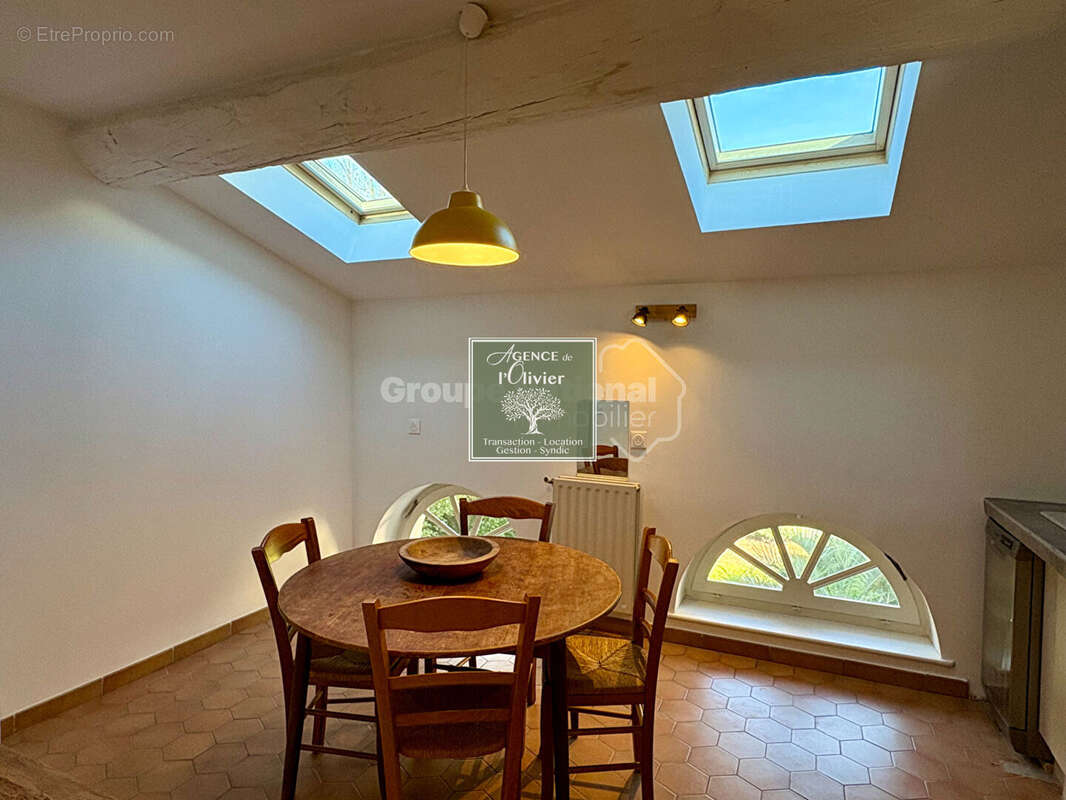 ARLES. Appartement dans un hôtel particulier - photo 4