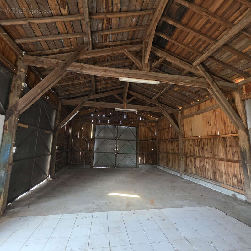 Maison familiale avec dépendances, terrain clos de 2 965 m2 et fort potentiel professionnel - photo 20