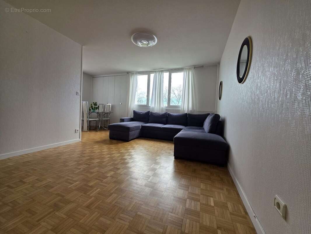 Appartement à DECINES-CHARPIEU