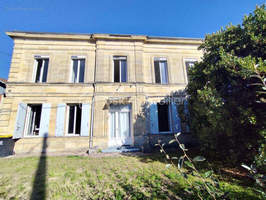 Maison à SAINT-CHRISTOLY-DE-BLAYE