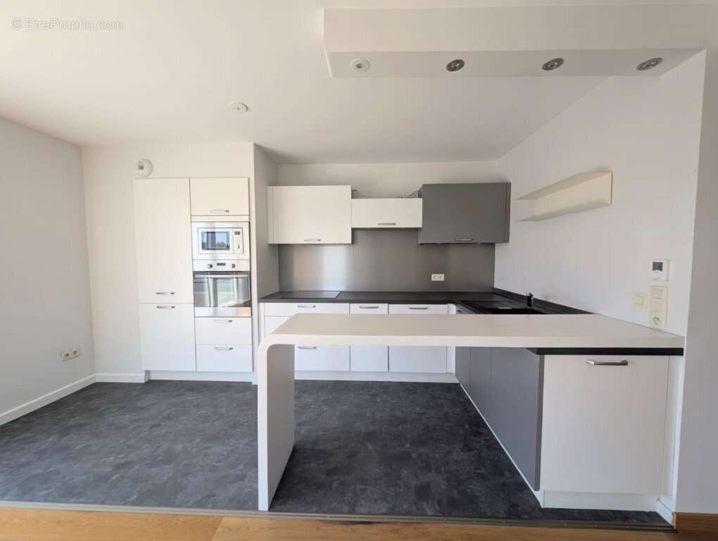 T4 d'exception en dernier étage avec 2 terrasses, garage et parking - photo 4