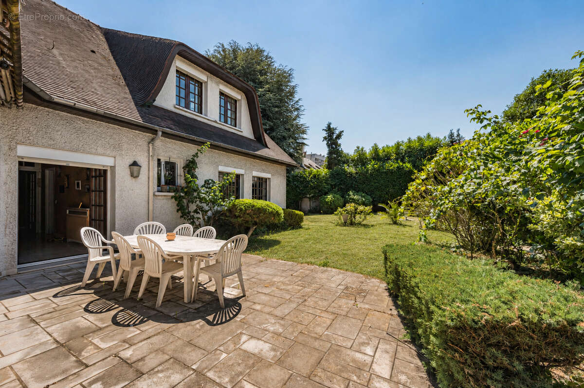 Maison de caractère - Jardin - Grande dépendance - Garage - photo 5