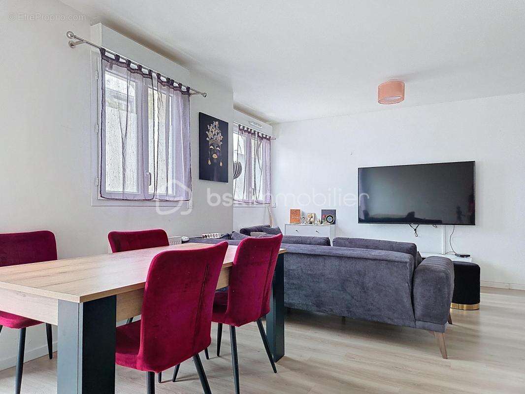 Appartement à VAUJOURS