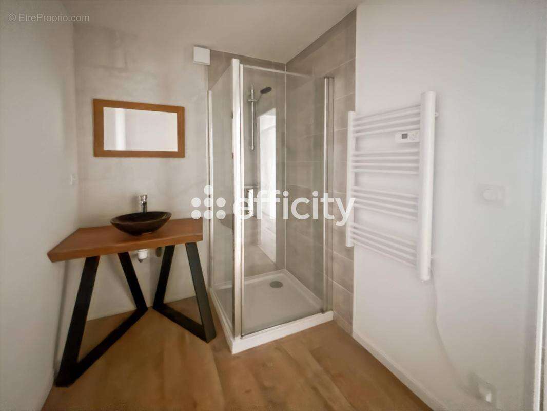 Appartement à SAINT-JEAN-D'ANGELY