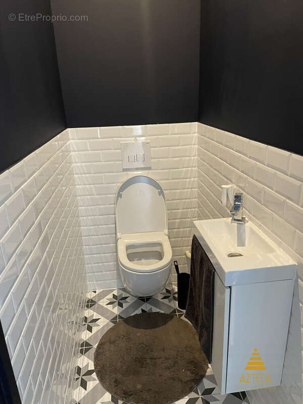 Wc et lave mains  - Appartement à CAMBRAI