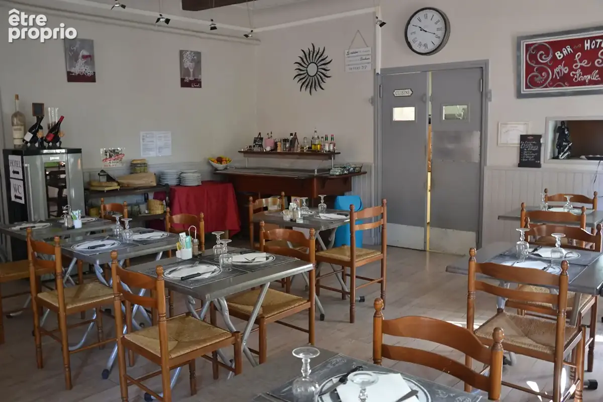 ST Pons de Thomières hérault murs et fonds Bar restaurant Hotel - photo 12