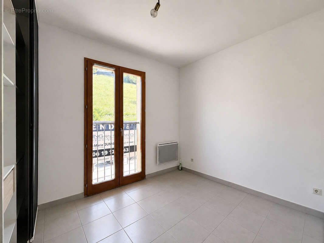 Appartement à BONNE