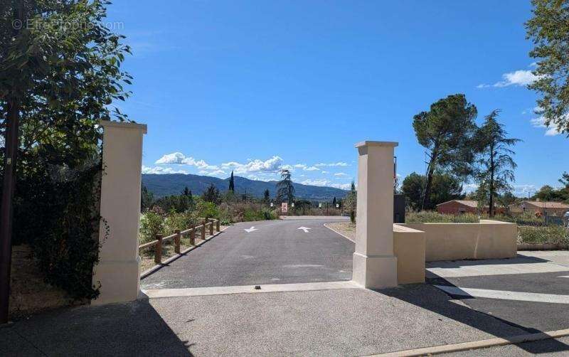 Terrain à CADENET