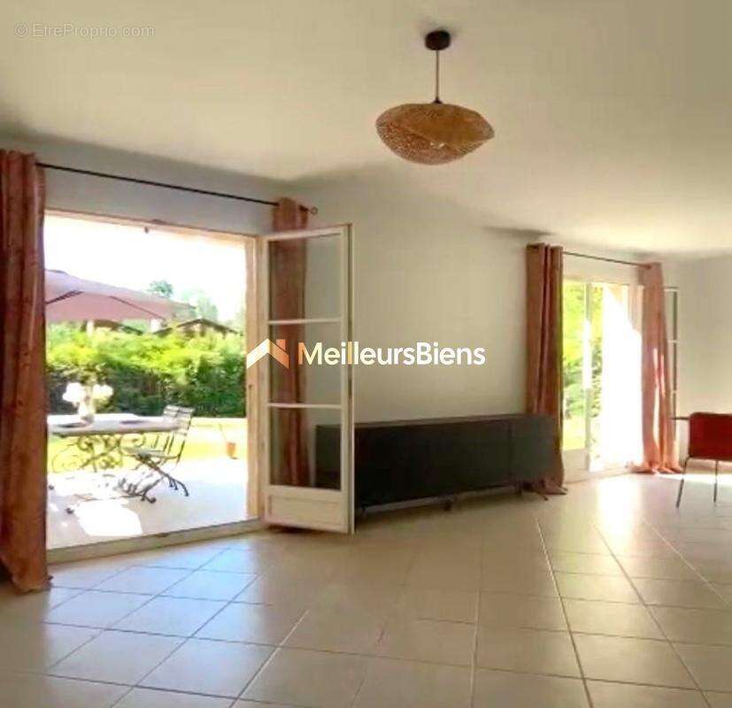 Maison à FONTAINES-SAINT-MARTIN