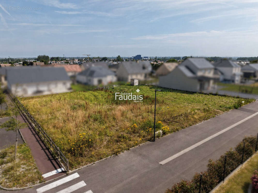Terrain 566 m² à Isigny-Sur-Mer  - photo 2