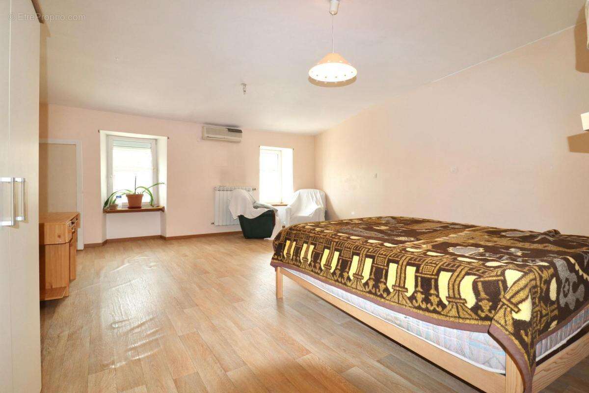 Maison à VILLEMOUSTAUSSOU