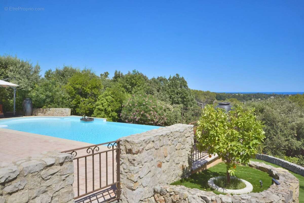 Maison 300 m² à Biot  - photo 7