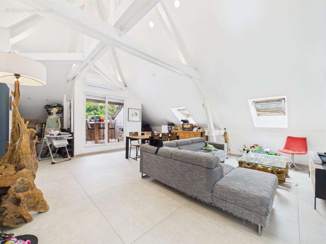 Appartement à CHALLES-LES-EAUX