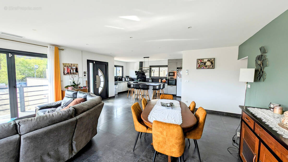 Maison à VILLELONGUE-DELS-MONTS