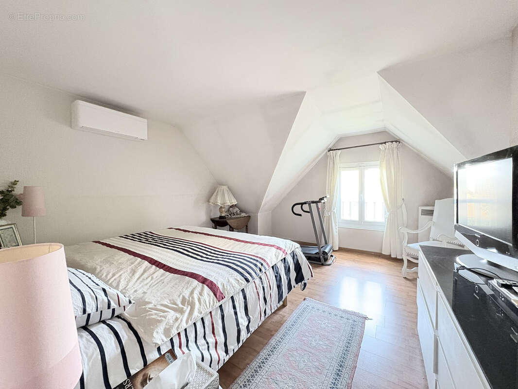 Maison à LA QUEUE-EN-BRIE