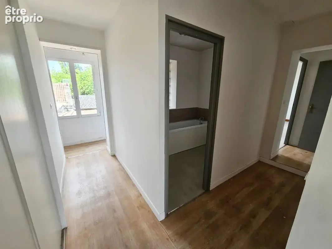 NOUVEAU ! Grande maison de 258m2 avec un large séjour lumineux de plus de 100m2, 4 chambres et un immense jard - photo 13