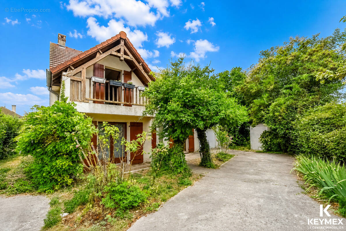 Maison à LE MESNIL-AUBRY