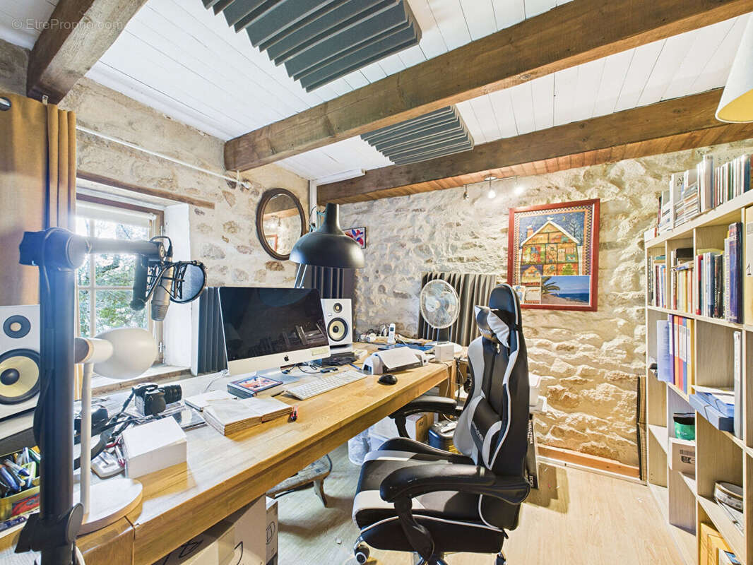 Maison à SAINT-MARCEL-EN-MARCILLAT