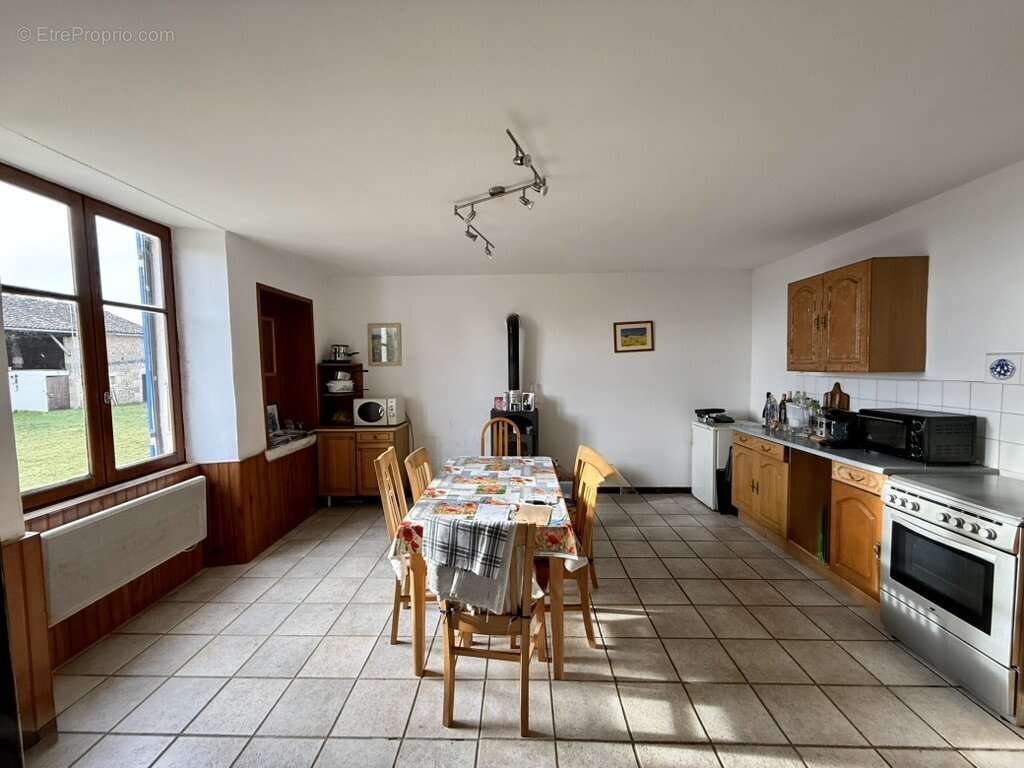 Maison à PIOUSSAY