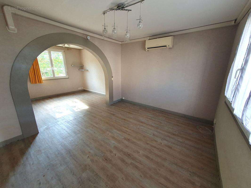 Maison La Chapelle Saint Ursin 5 pièce(s) 91 m2 - photo 2