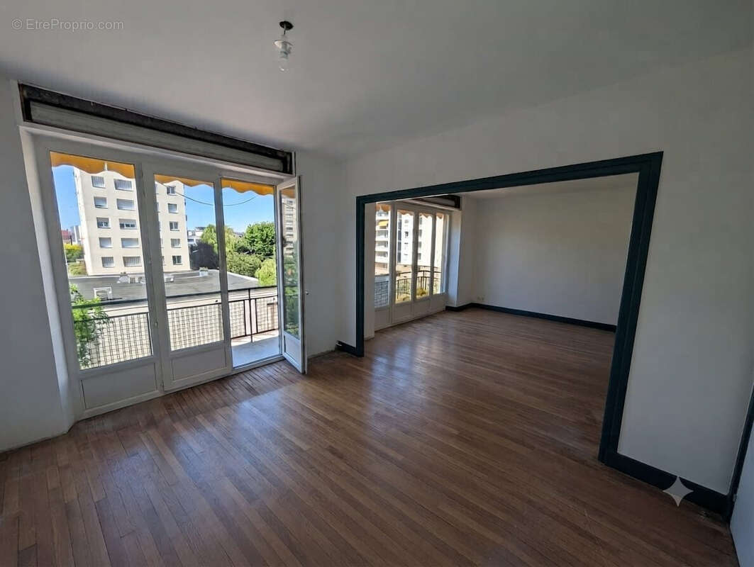 Appartement 345 m² à Troyes  - photo 2