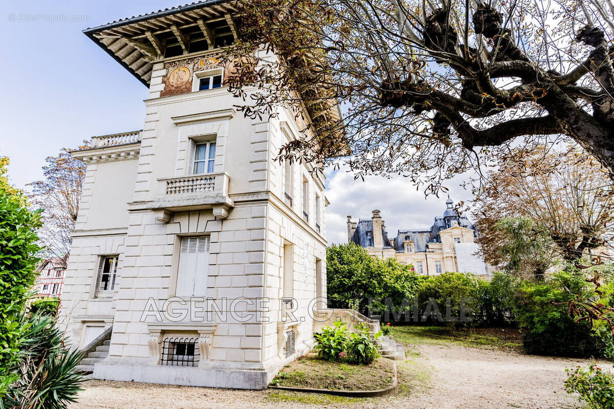 Maison à MAISONS-LAFFITTE