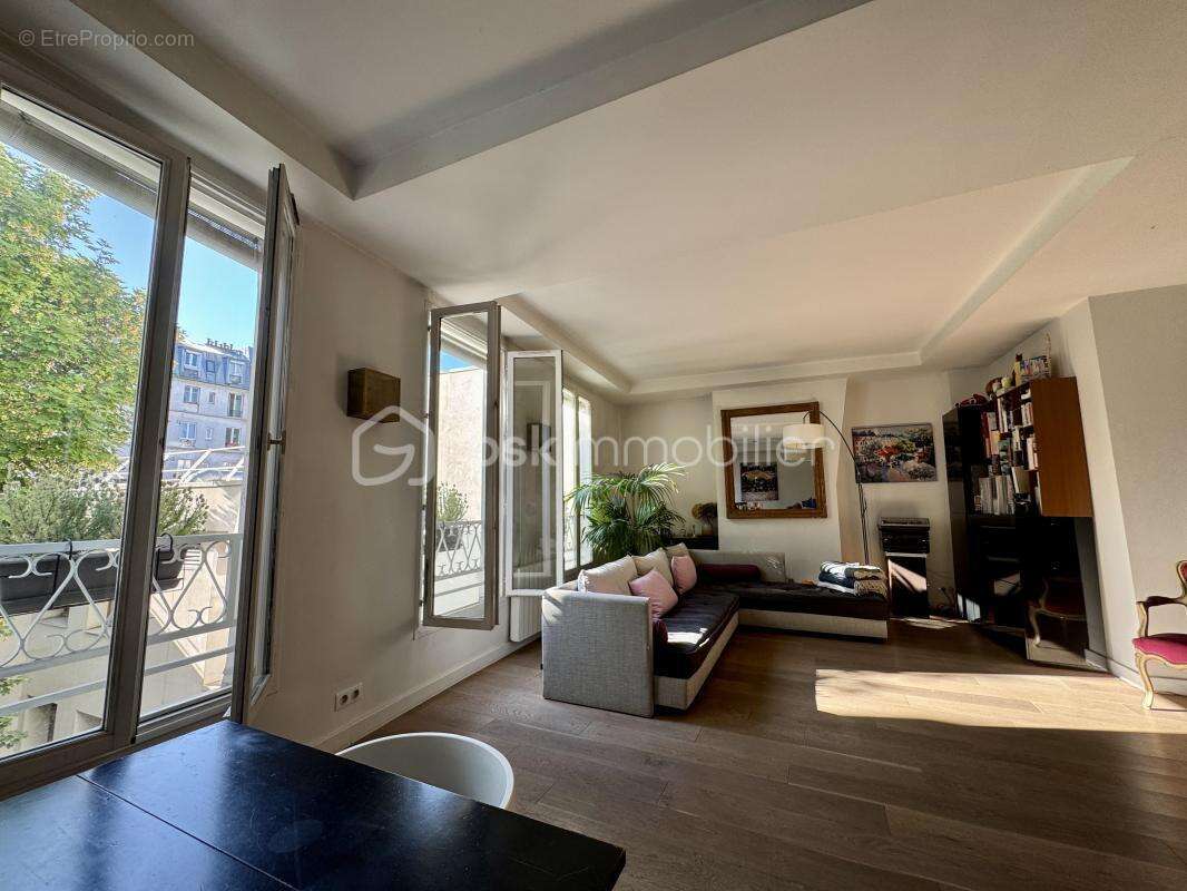 Appartement à PARIS-9E