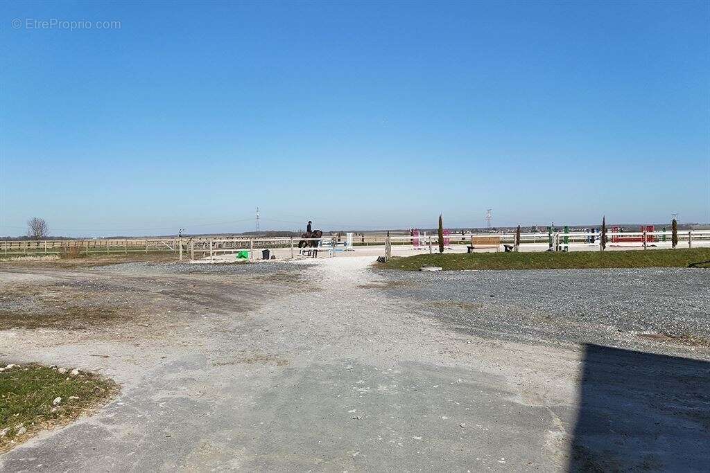 Maison à CLOS-FONTAINE