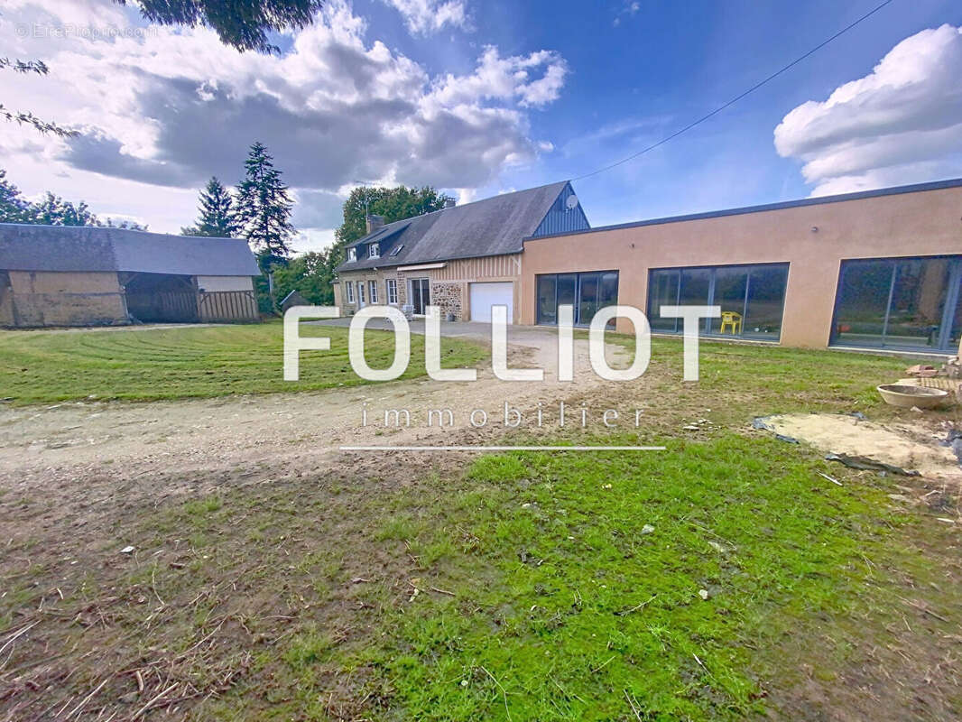 Maison à SAINT-HILAIRE-DU-HARCOUET