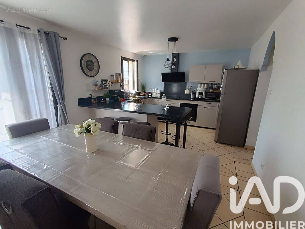 Photo 1 - Maison à SAINT-HILAIRE-DE-LUSIGNAN