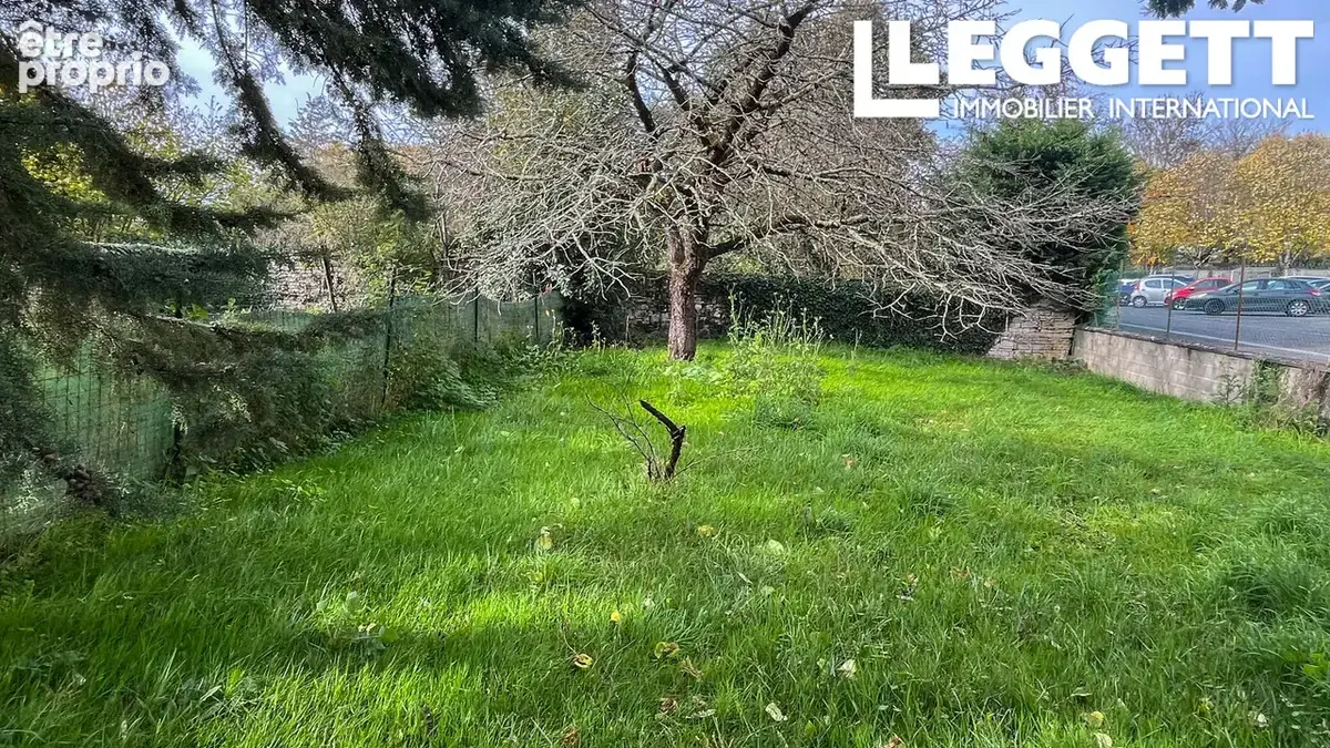 À quelques minutes à pied du centre de Mansle – charmante maison de ville  à rafraîchir avec garage et jardin - photo 9