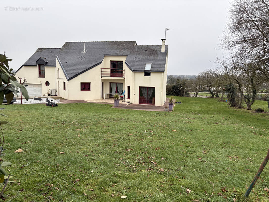 Maison à LA HAIE-TRAVERSAINE