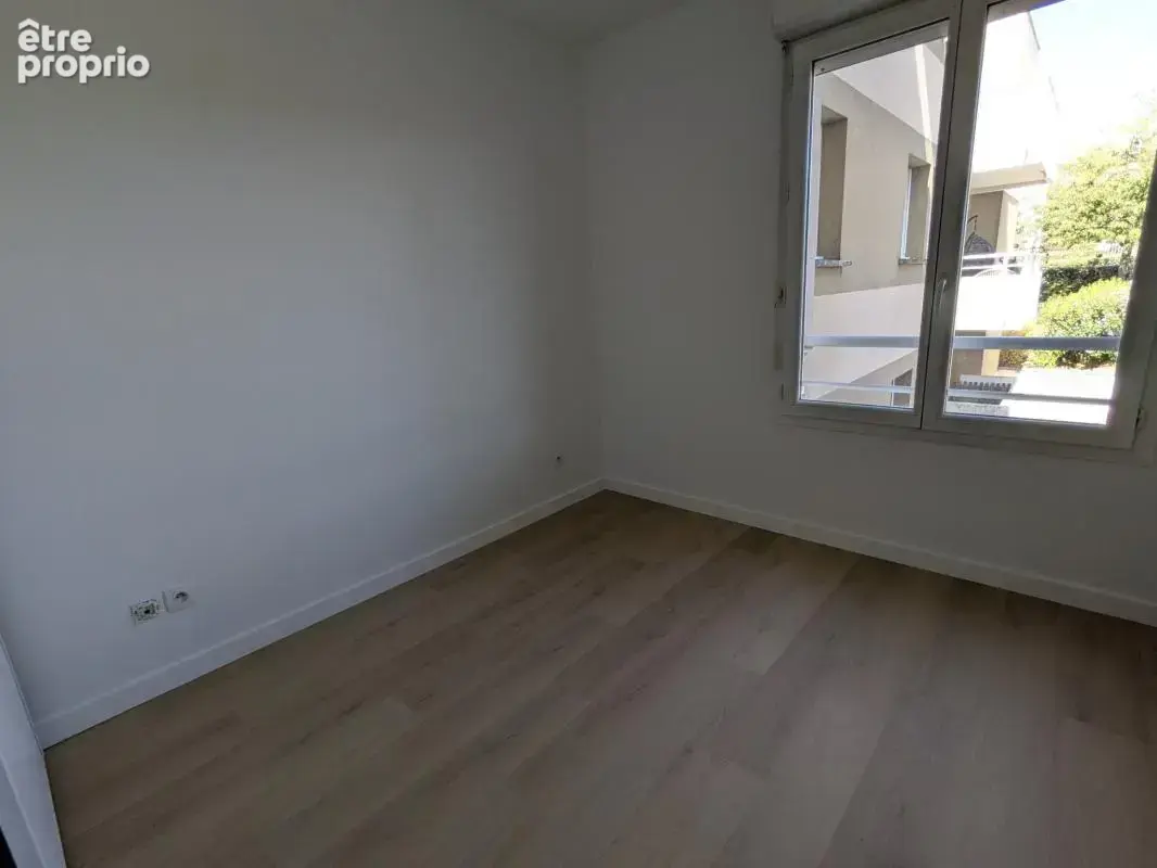 T2 rénové avec parking dans résidence avec piscine - photo 5