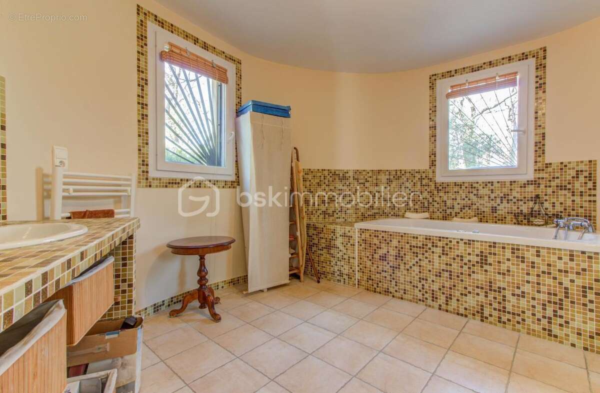 Maison à MONTELIMAR