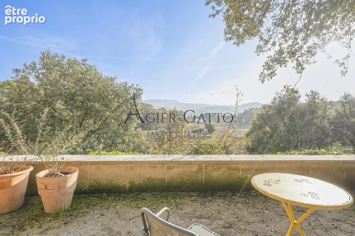 Vaison-la-Romaine, superbe bastide rénovée aux matériaux nobles, pour vivre et accueillir toute l'année. - photo 9
