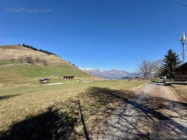 Terrain à ALBIEZ-MONTROND
