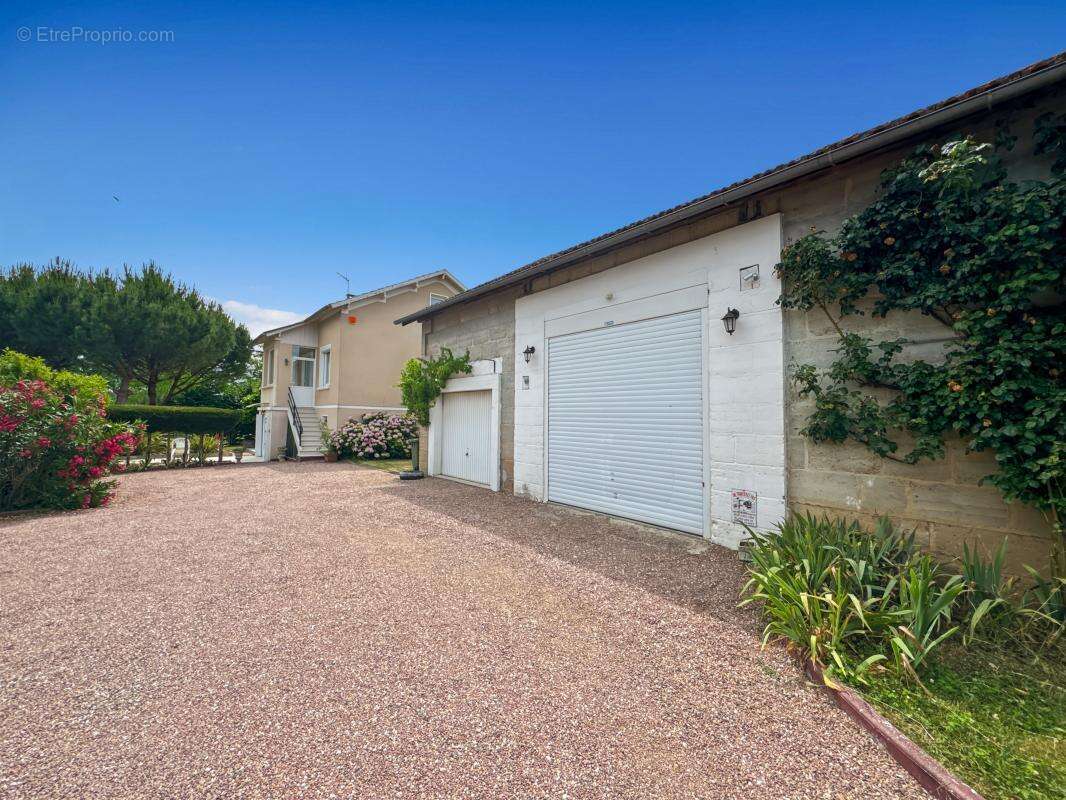 Maison à SAINT-LEON-SUR-L'ISLE