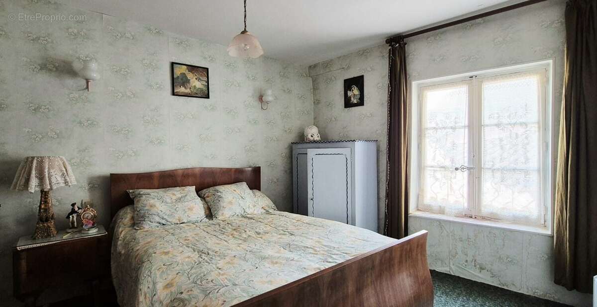 Maison à CEYRESTE