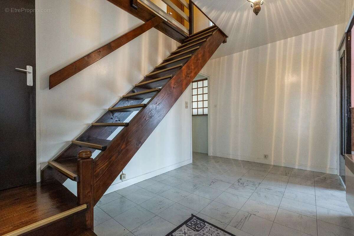 Maison à MONTALIEU-VERCIEU