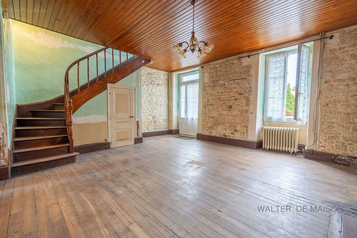 Maison à SAINT-ANGEAU