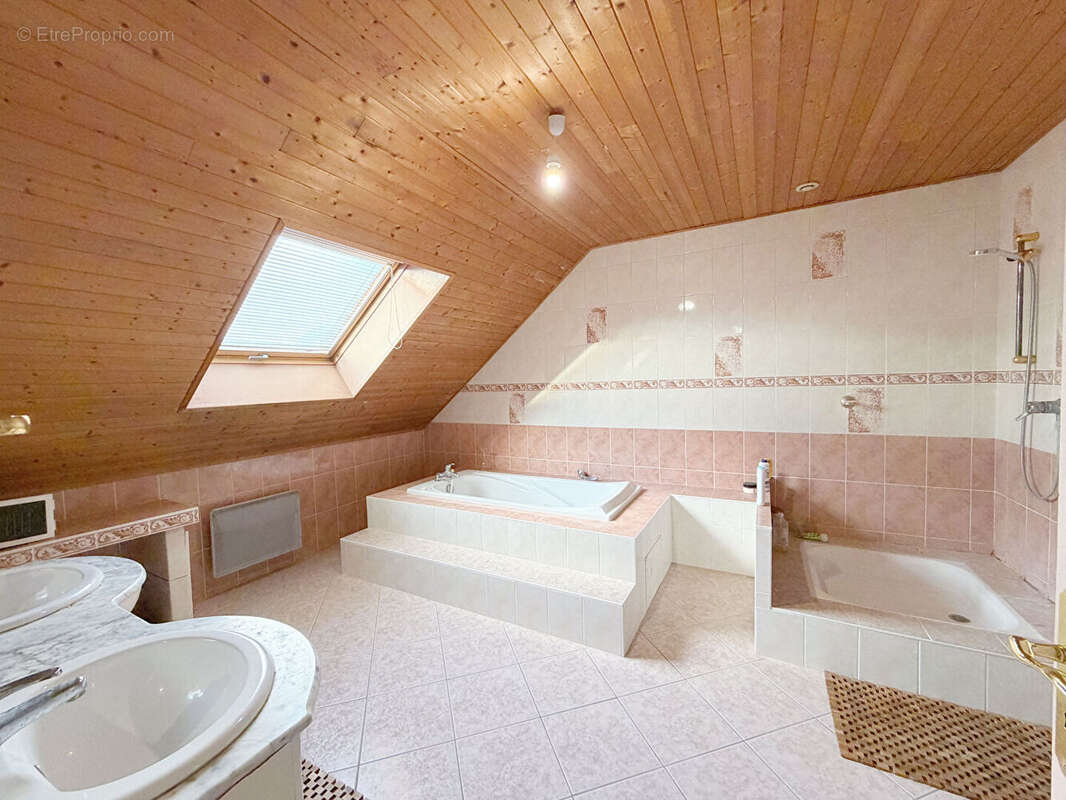 Maison Familiale avec piscine Thyez 9 pièces 200 m2 - photo 14