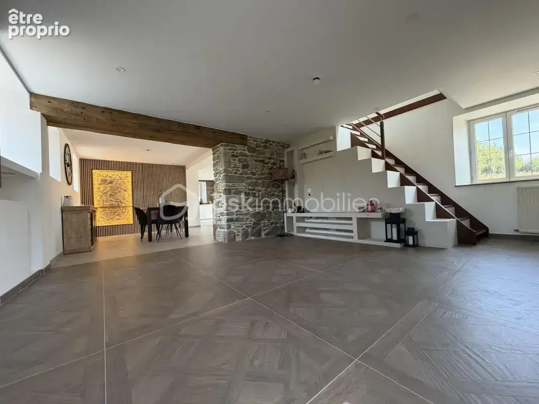 À VENDRE – Maison de caractère avec vaste terrain et installations équestres - photo 5