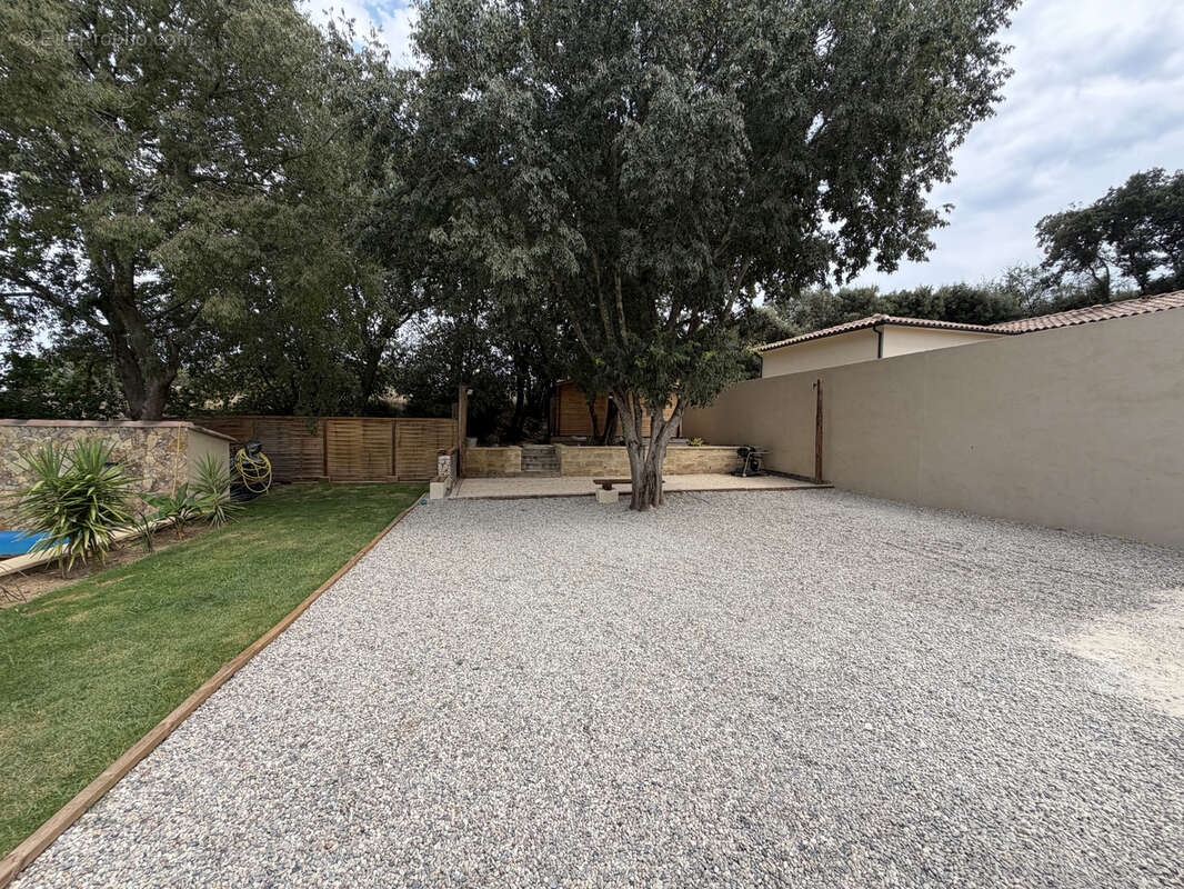 Magnifique Mas de village 155m2 sur 840m2 de terrain clos avec piscine - photo 7