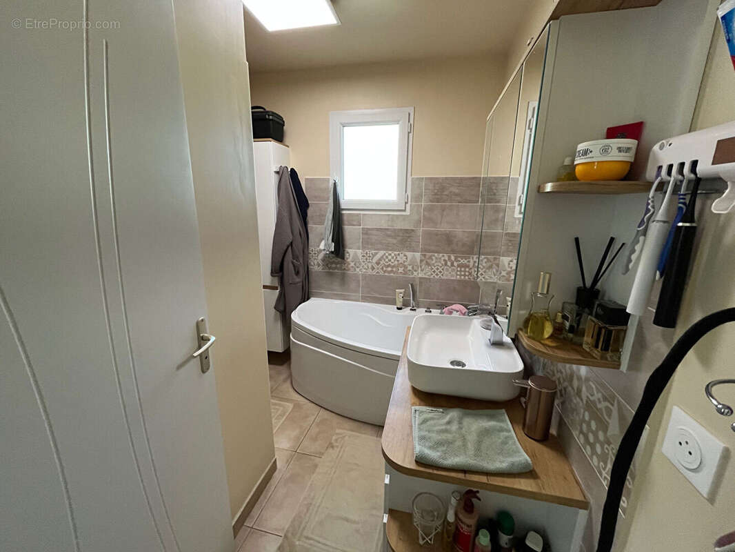 Maison à ENTRECHAUX